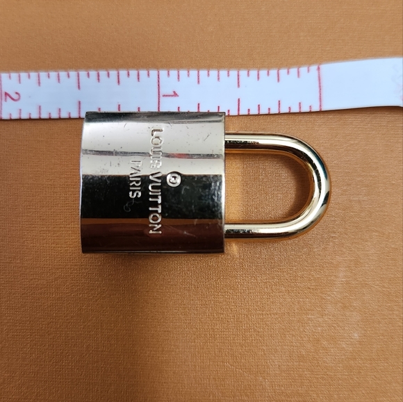 LV Necklace - Picture 5 of 6